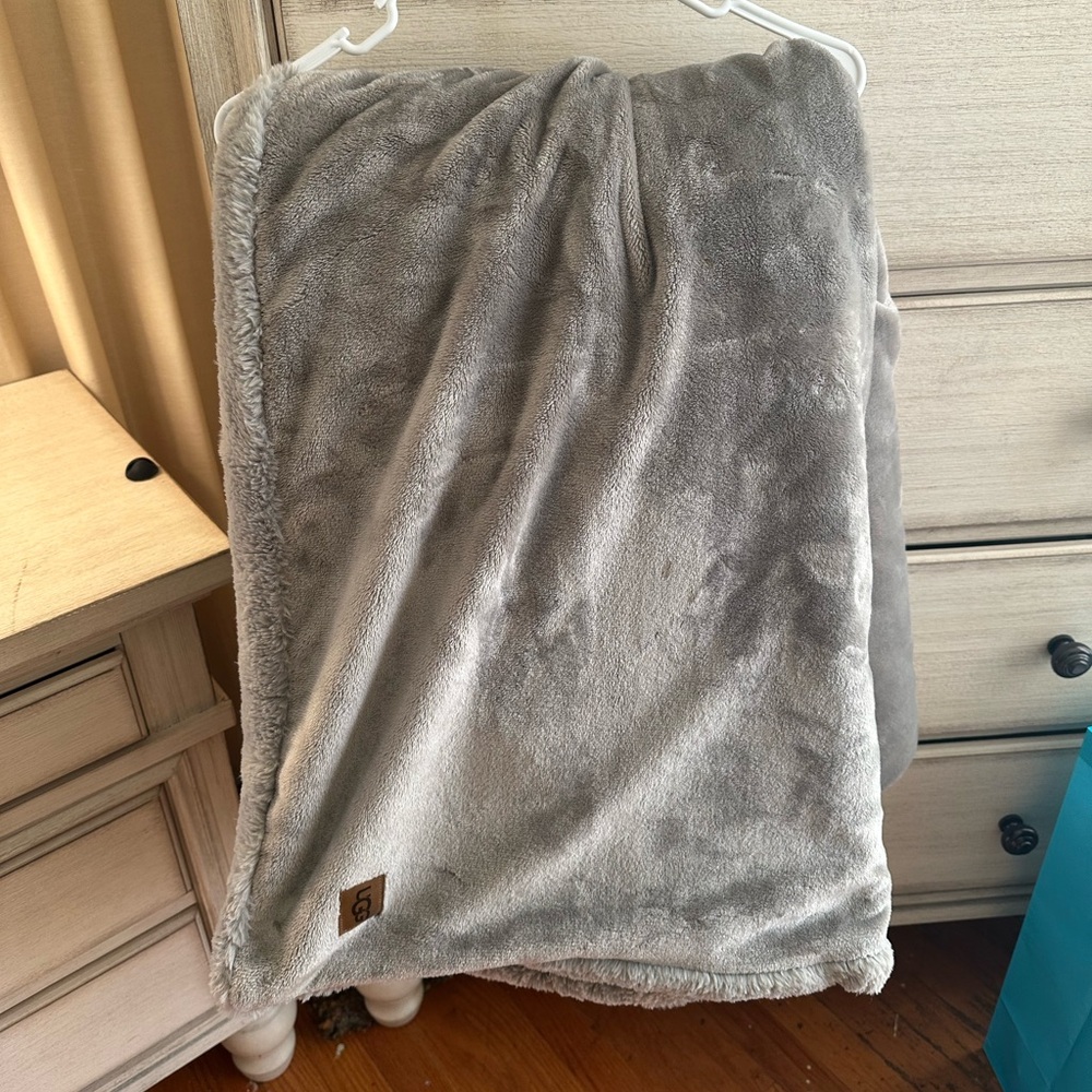 Ugg Coastline Faux Fur Plush Throw Blanket